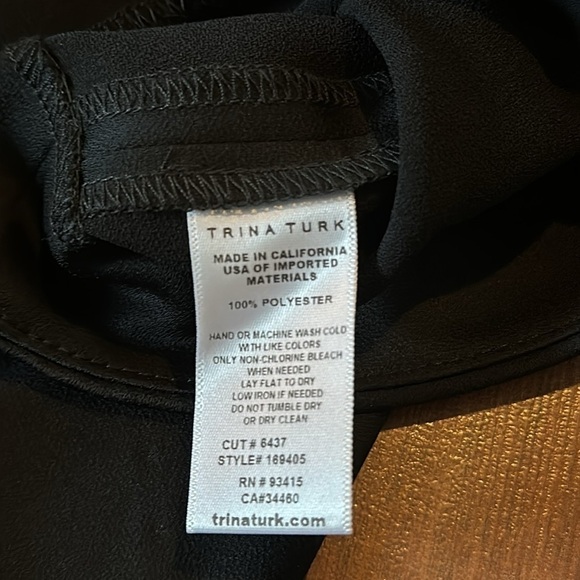 NWT Trina Turk Dance Top, Open, Off the Shoulder, Black Tie Front Size Medium - Picture 6 of 10